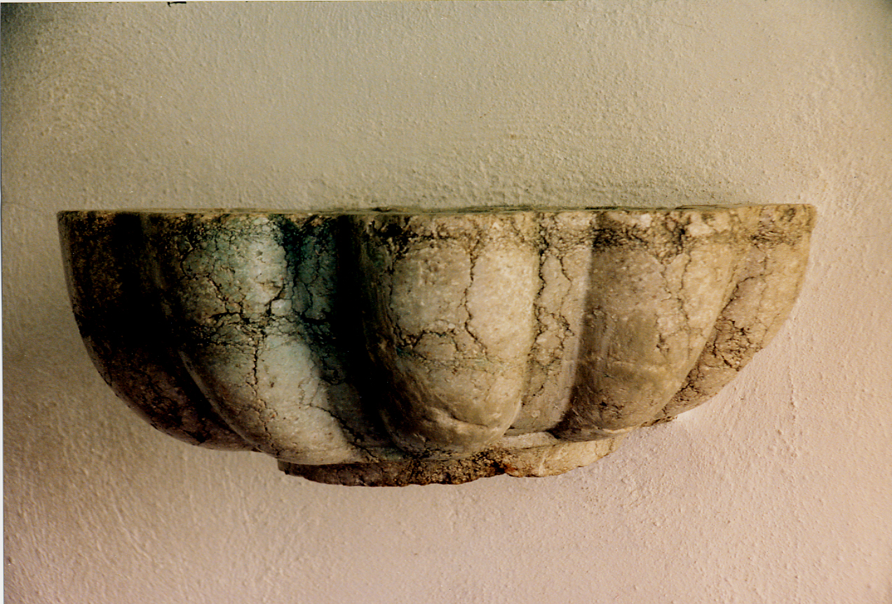 acquasantiera da parete - ambito abruzzese (sec. XVIII)