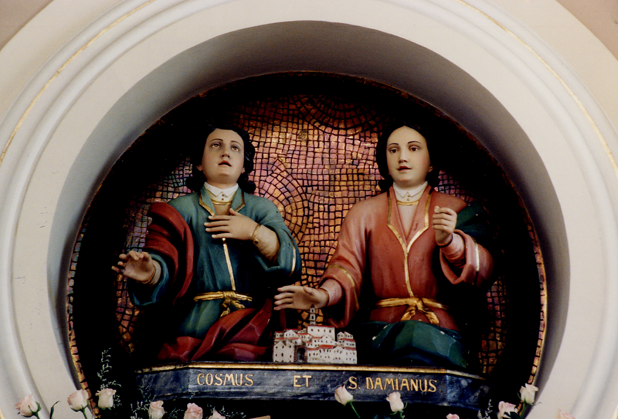 Santi Cosma e Damiano con modellino di Lentella (gruppo scultoreo) - ambito abruzzese (fine sec. XVIII)