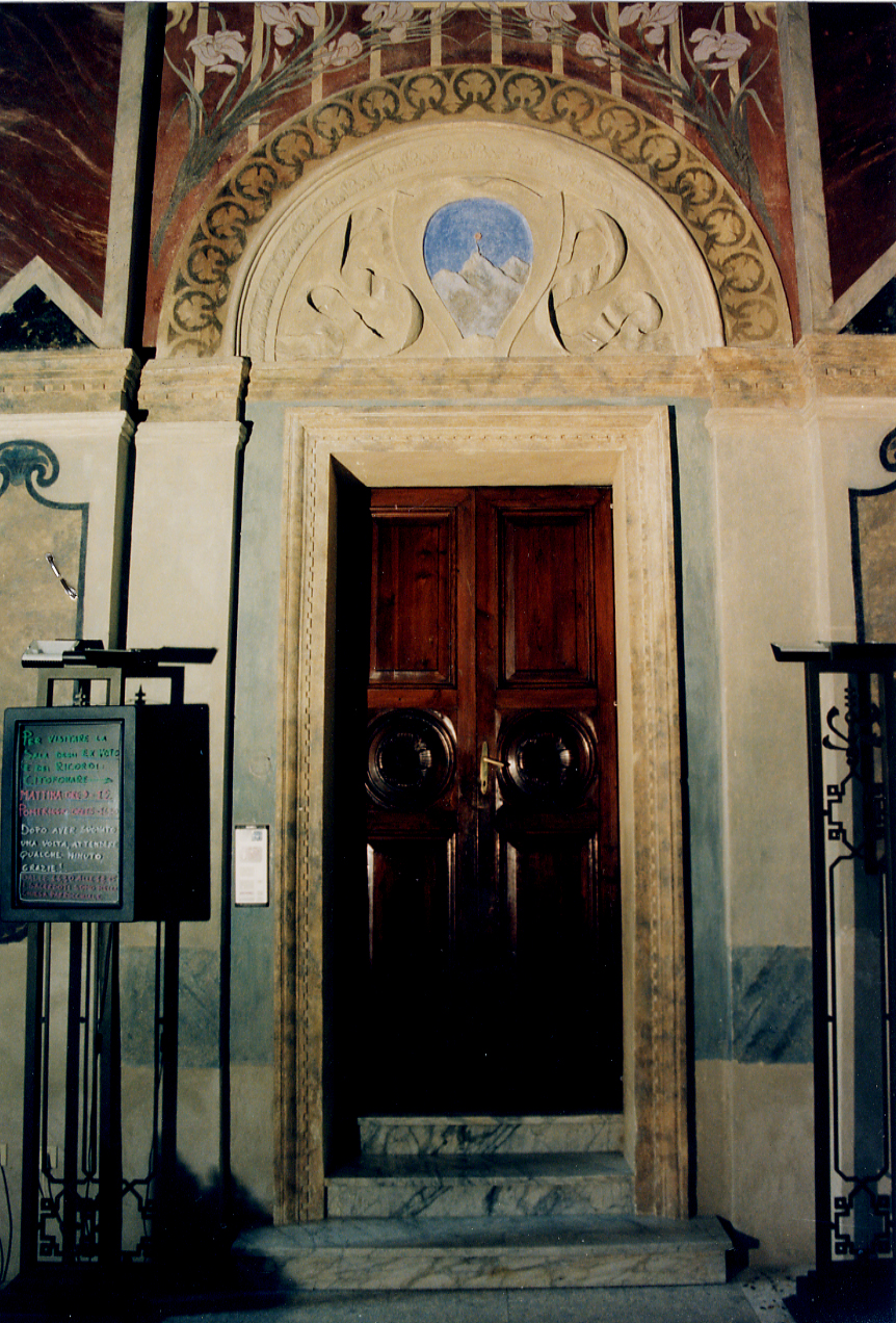 decorazione plastico-pittorica, serie di D'Agostino Gaetano (sec. XX)