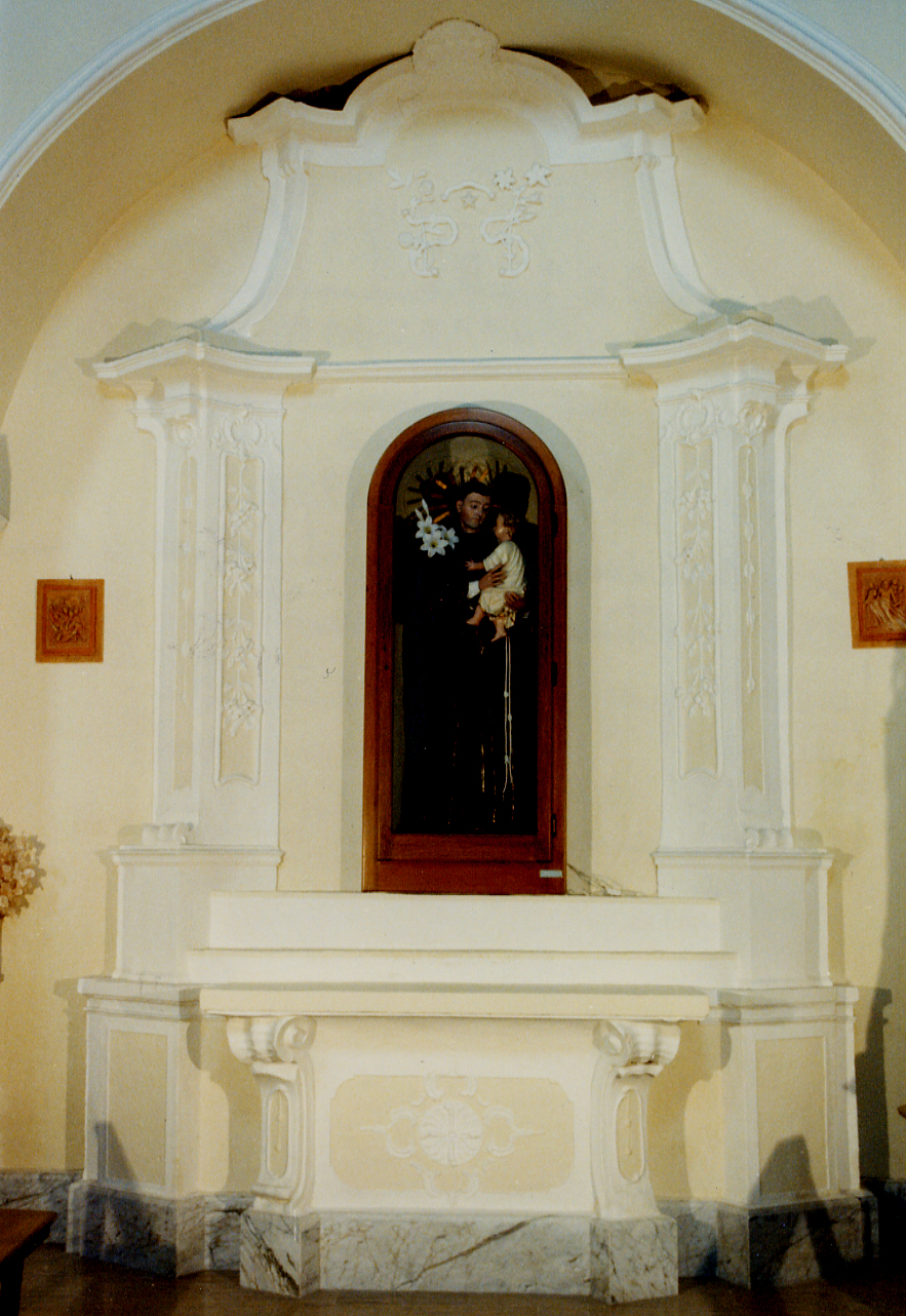 decorazione floreale/ giglio di San Antonio (decorazione plastica, insieme) - ambito abruzzese (fine sec. XVIII)