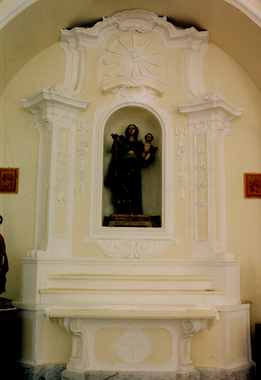 corona di alloro con croce; palma del martirio; colomba dello Spirito Santo (decorazione plastica, serie) - ambito abruzzese (fine sec. XVIII)