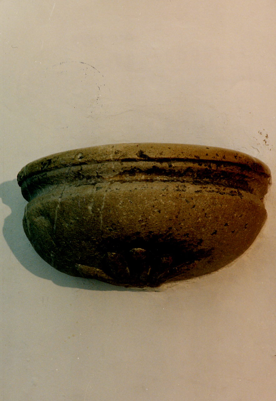 acquasantiera da parete - ambito abruzzese (inizio sec. XVIII)