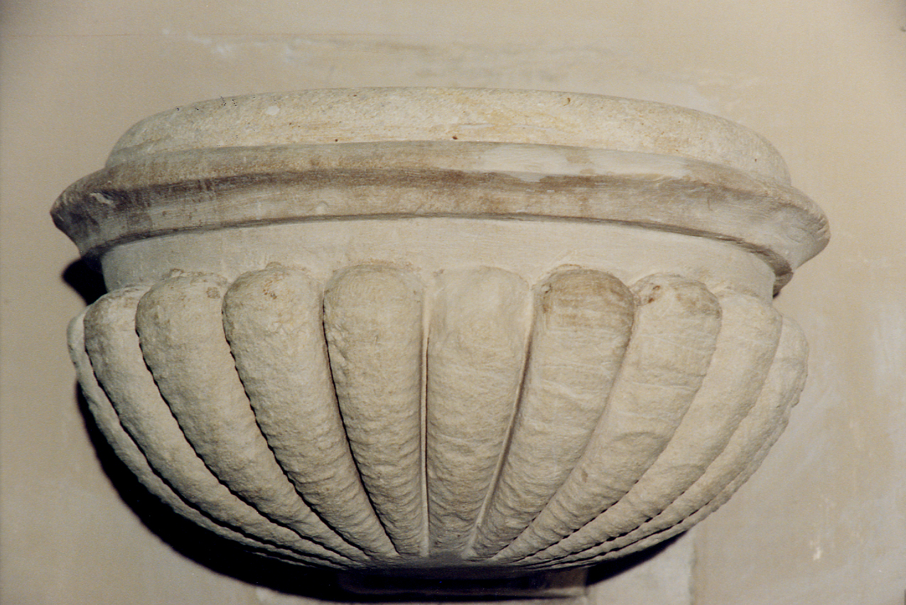 acquasantiera da parete - ambito abruzzese (fine/inizio secc. XVII/ XVIII)