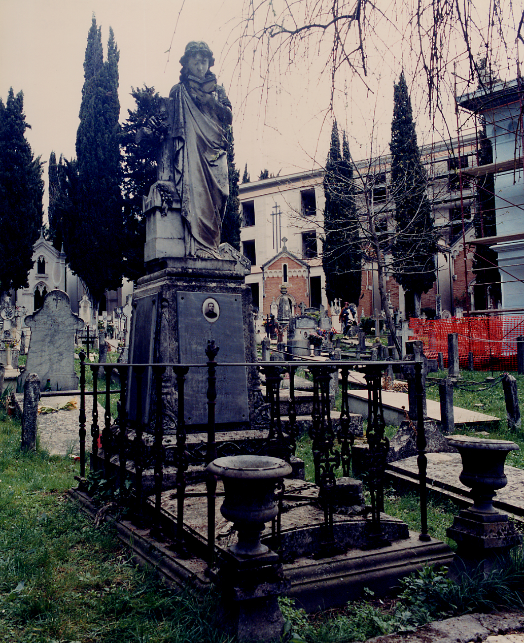 monumento funebre - ambito abruzzese (sec. XX)