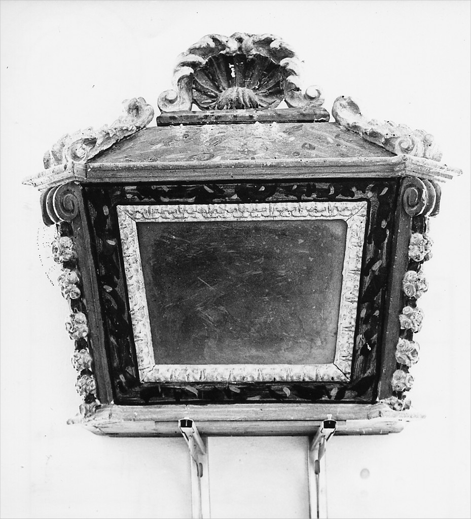Motivi decorativi vegetali, a volute, a valva di conchicglia (reliquiario a teca - a urna) - ambito Italia centrale (sec. XIX)
