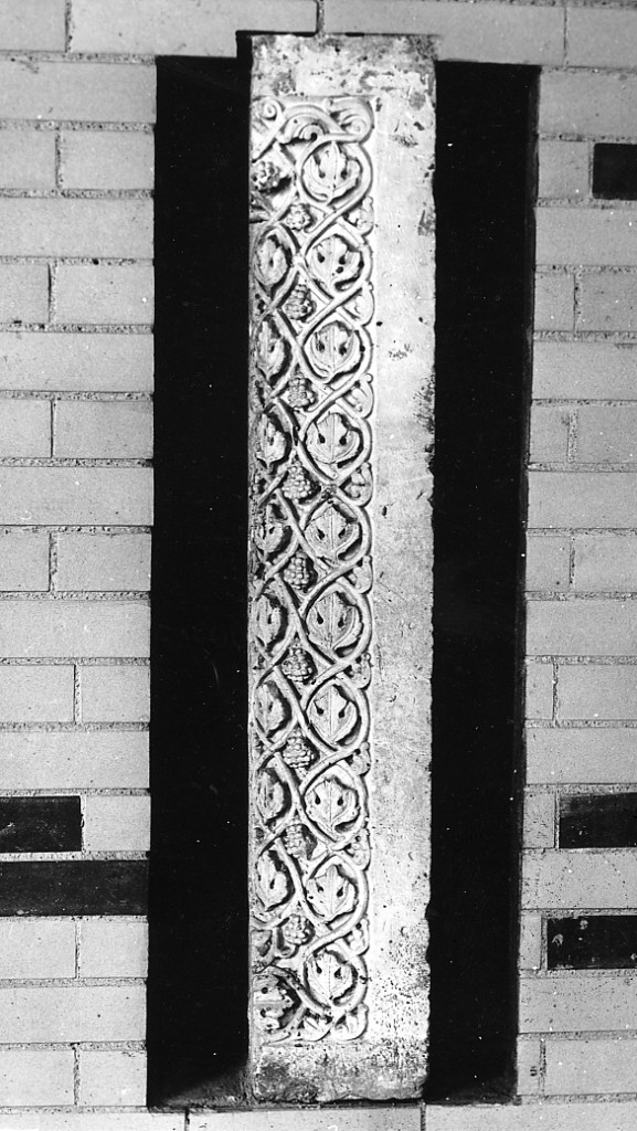 Motivi decorativi a tralci di vite (cornice architettonica) - ambito Italia centrale (secc. XII/ XIII)