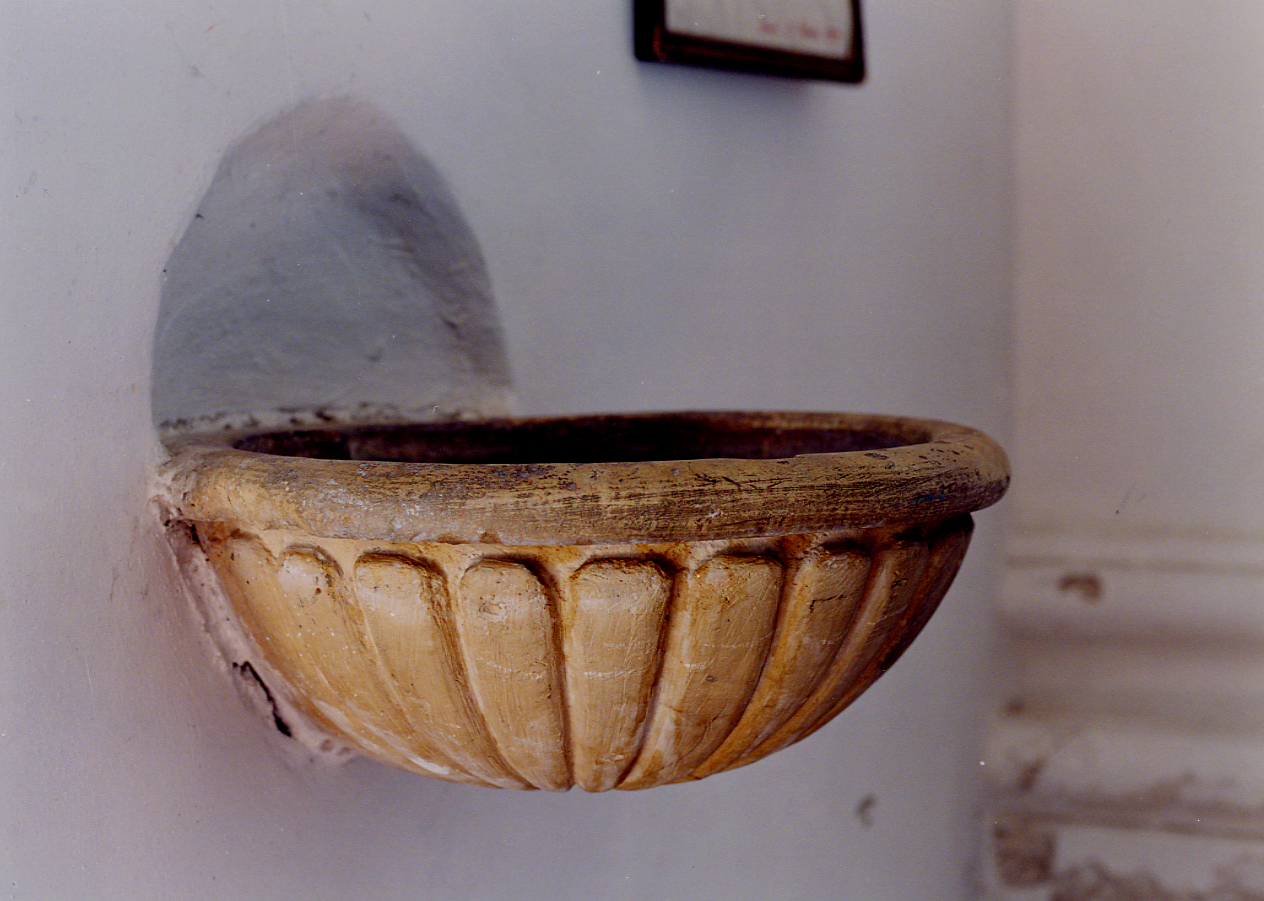 acquasantiera - ambito abruzzese (seconda metà sec. XVI)