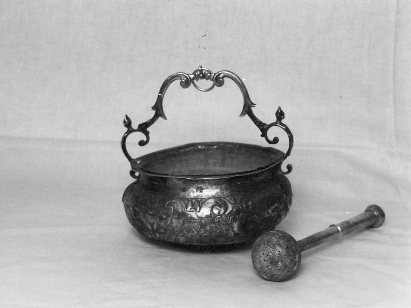 secchiello per l'acqua benedetta - bottega abruzzese (seconda metà sec. XVIII)