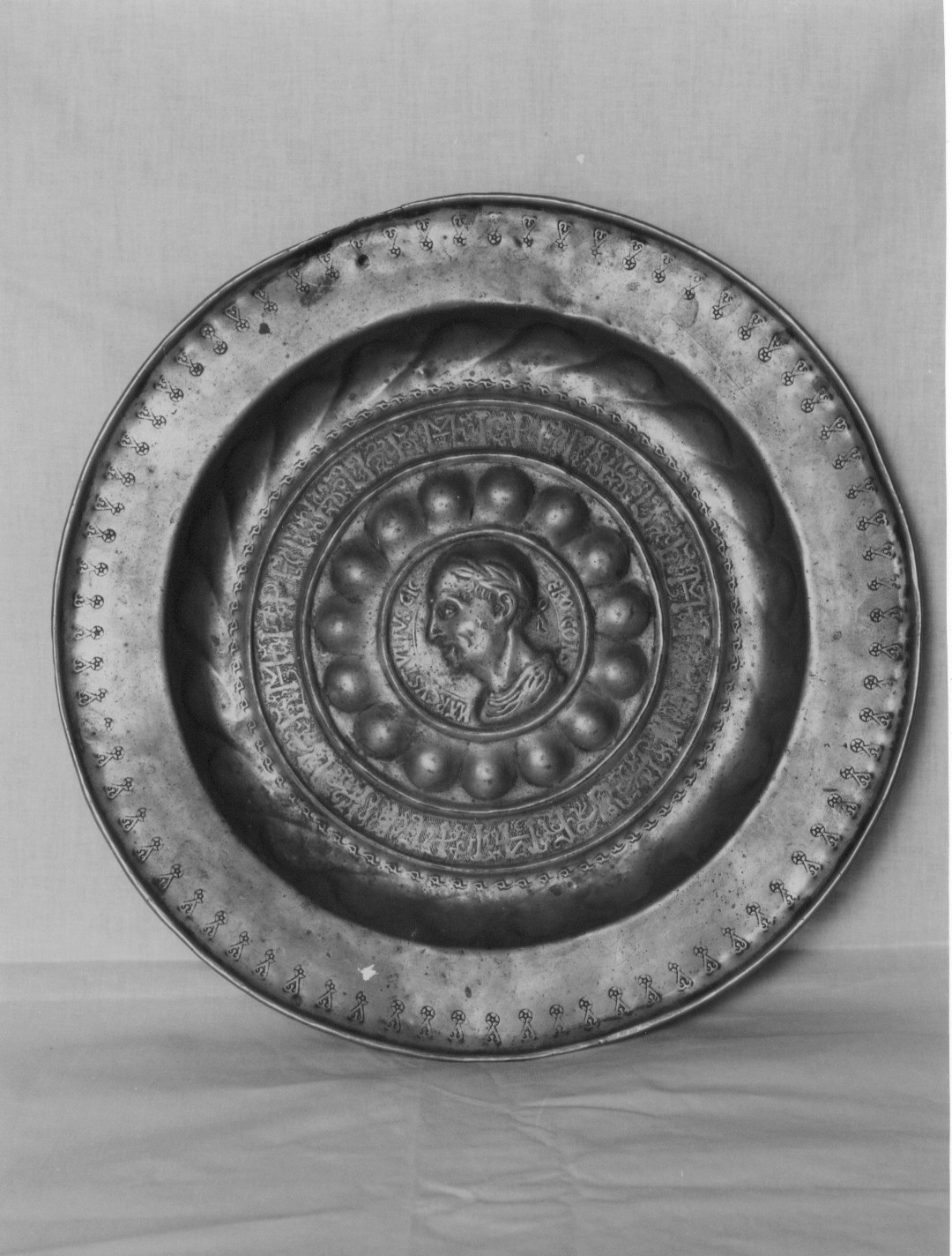 piatto per elemosine - bottega abruzzese (fine/inizio secc. XVII/ XVIII)