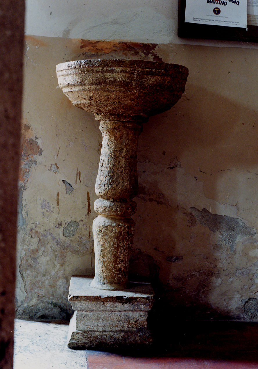 acquasantiera - ambito abruzzese (seconda metà sec. XVI)