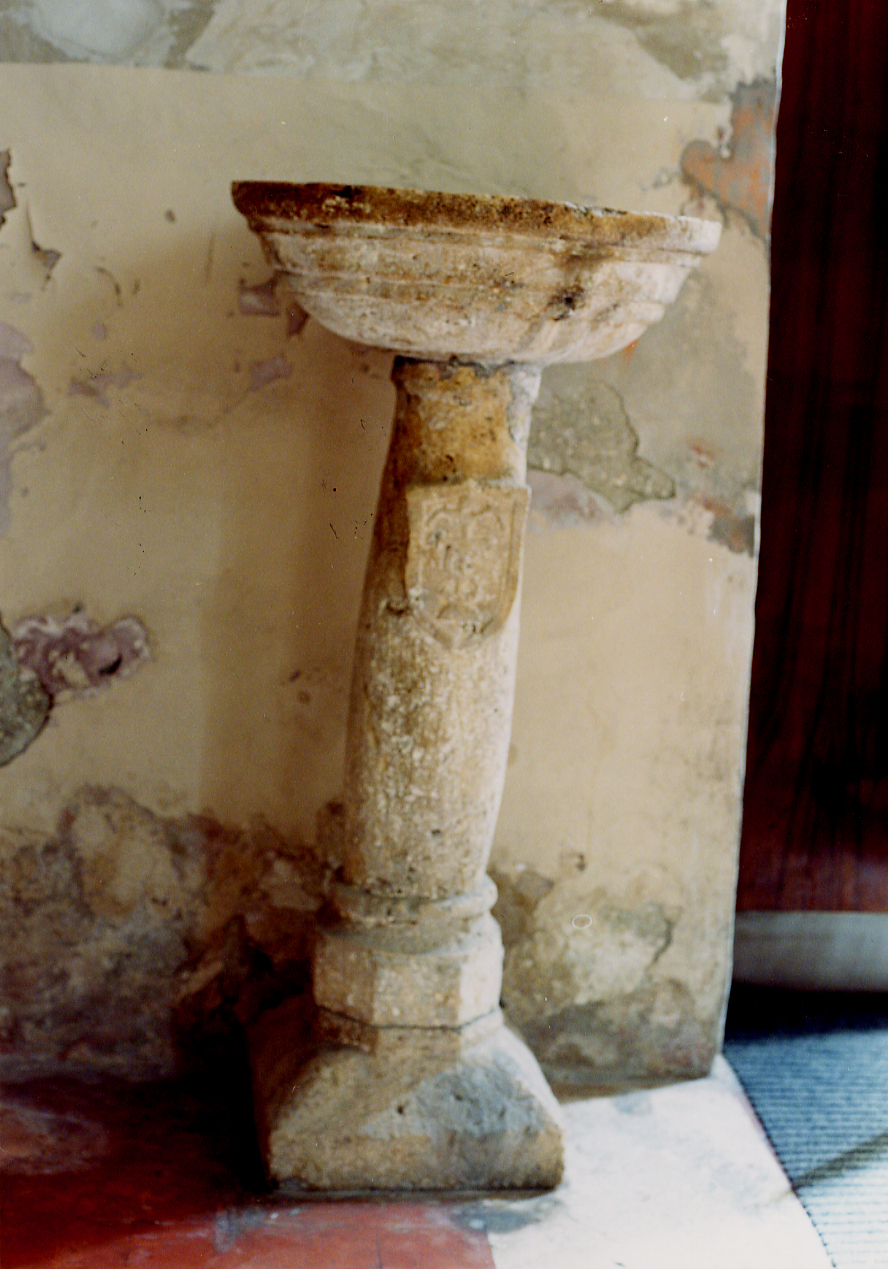 acquasantiera, opera isolata - ambito abruzzese (seconda metà sec. XVI)