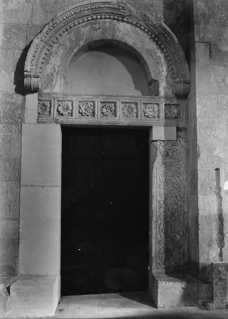 portale, opera isolata - bottega abruzzese (ultimo quarto sec. XI)