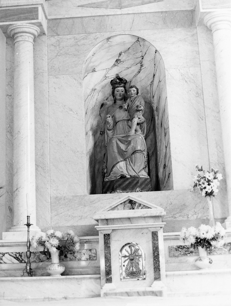 Madonna con personaggi che invocano il suo aiuto (scultura) - ambito Italia centrale (sec. XVII)