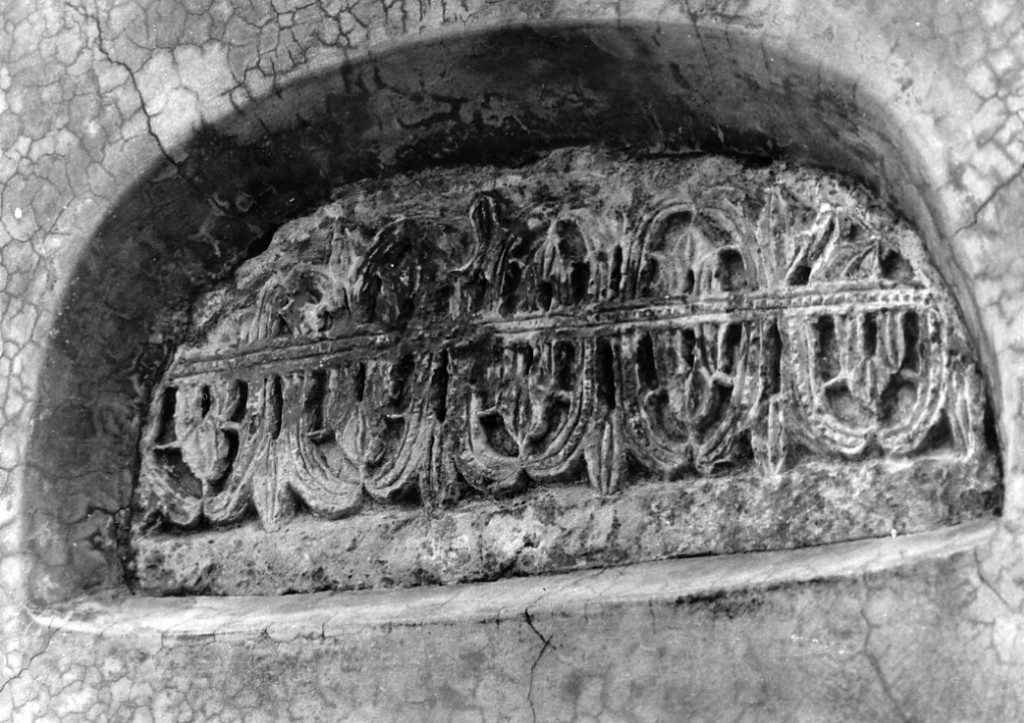Cavaliere, motivi decorativi a fregio (rilievo, serie) - ambito Italia centrale (sec. XI, sec. XVI)