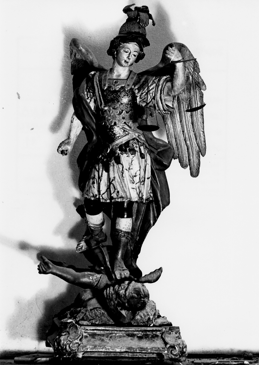 SAN MICHELE ARCANGELO COMBATTE CONTRO SATANA (statua, opera isolata) - ambito abruzzese (sec. XVIII)