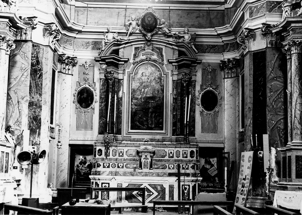 CORNICE ARCHITETTONICA CON MOTIVI DECORATIVI E FIGURE (altare maggiore, opera isolata) - bottega napoletana (sec. XVIII)