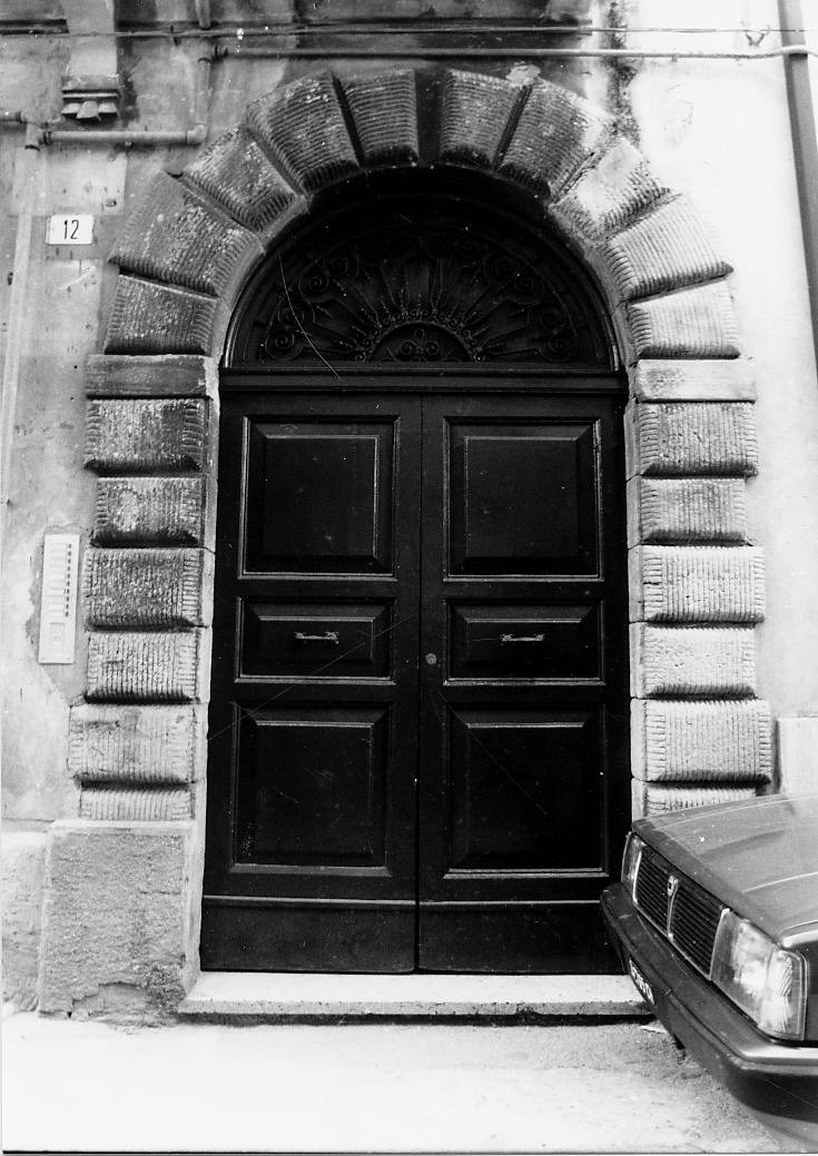 MOTIVO DECORATIVO A BUGNE (portale, elemento d'insieme) - bottega abruzzese (sec. XVIII)