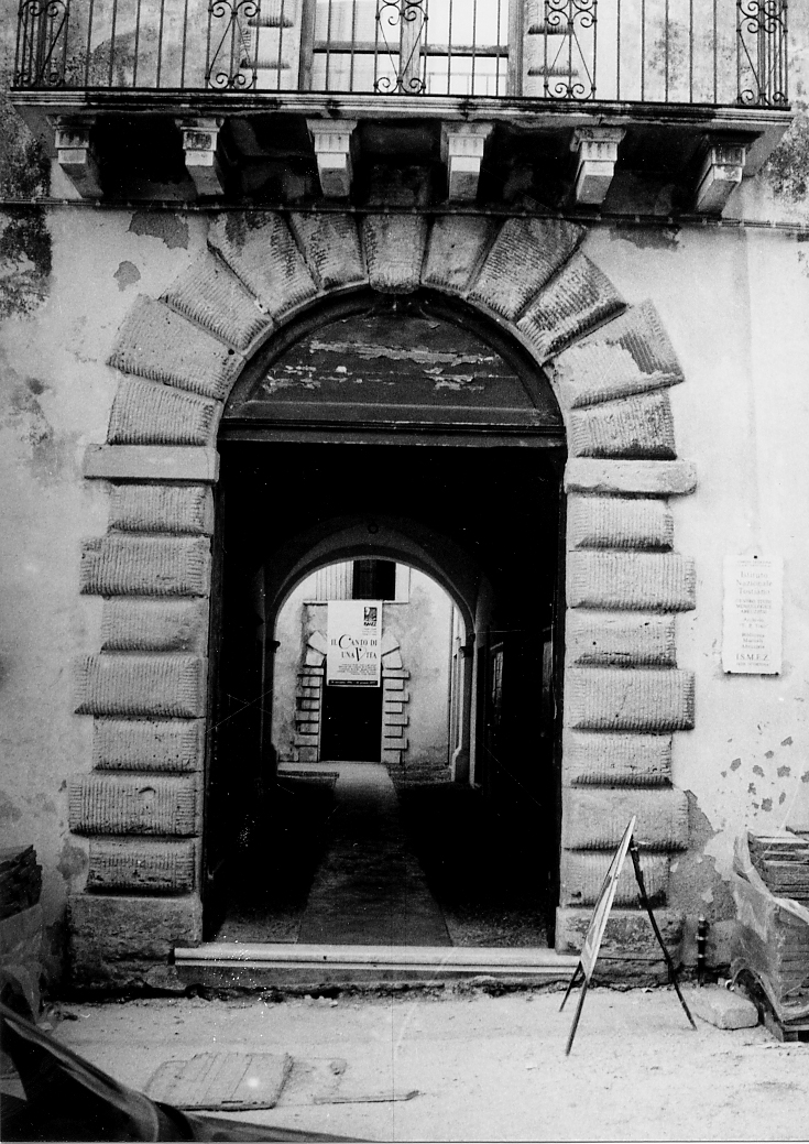 portale, elemento d'insieme - bottega abruzzese (sec. XVII)