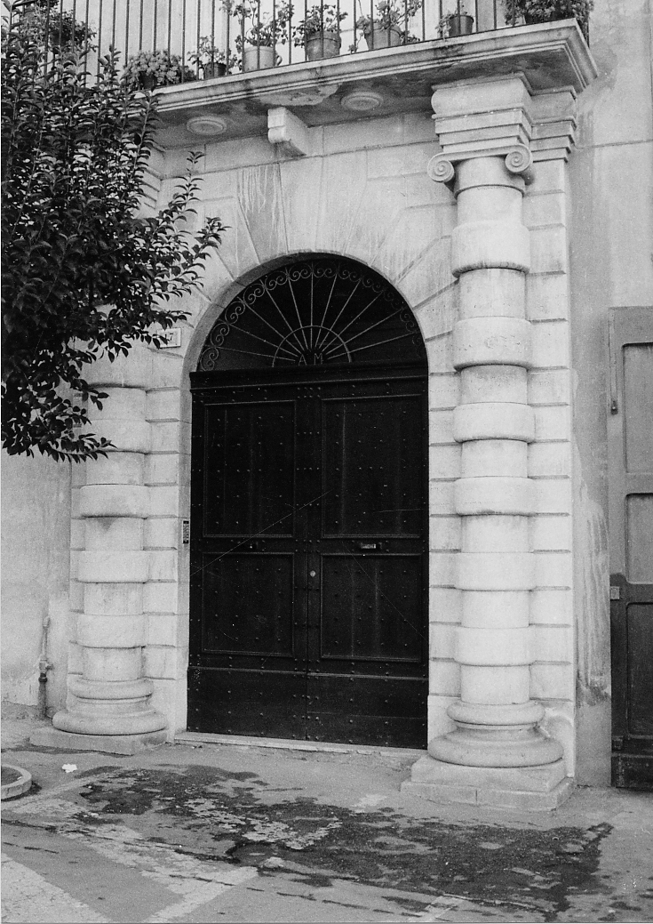 portale, elemento d'insieme - bottega abruzzese (sec. XVIII)