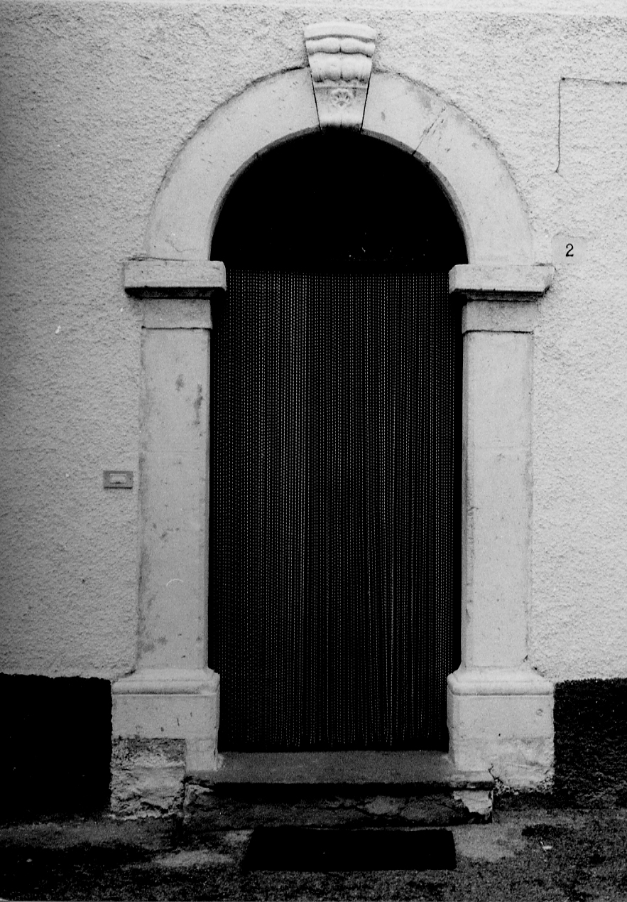 MOTIVO DECORATIVO VEGETALE A VOLUTE (portale, elemento d'insieme) - bottega abruzzese (sec. XX)