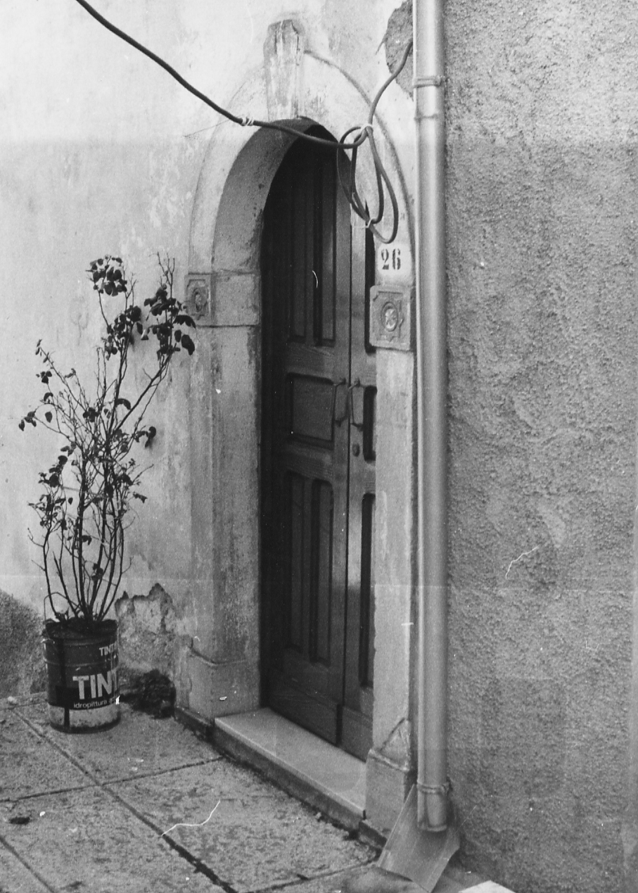 MOTIVO DECORATIVO GEOMETRICO (portale, elemento d'insieme) - bottega abruzzese (fine/inizio secc. XIX/ XX)