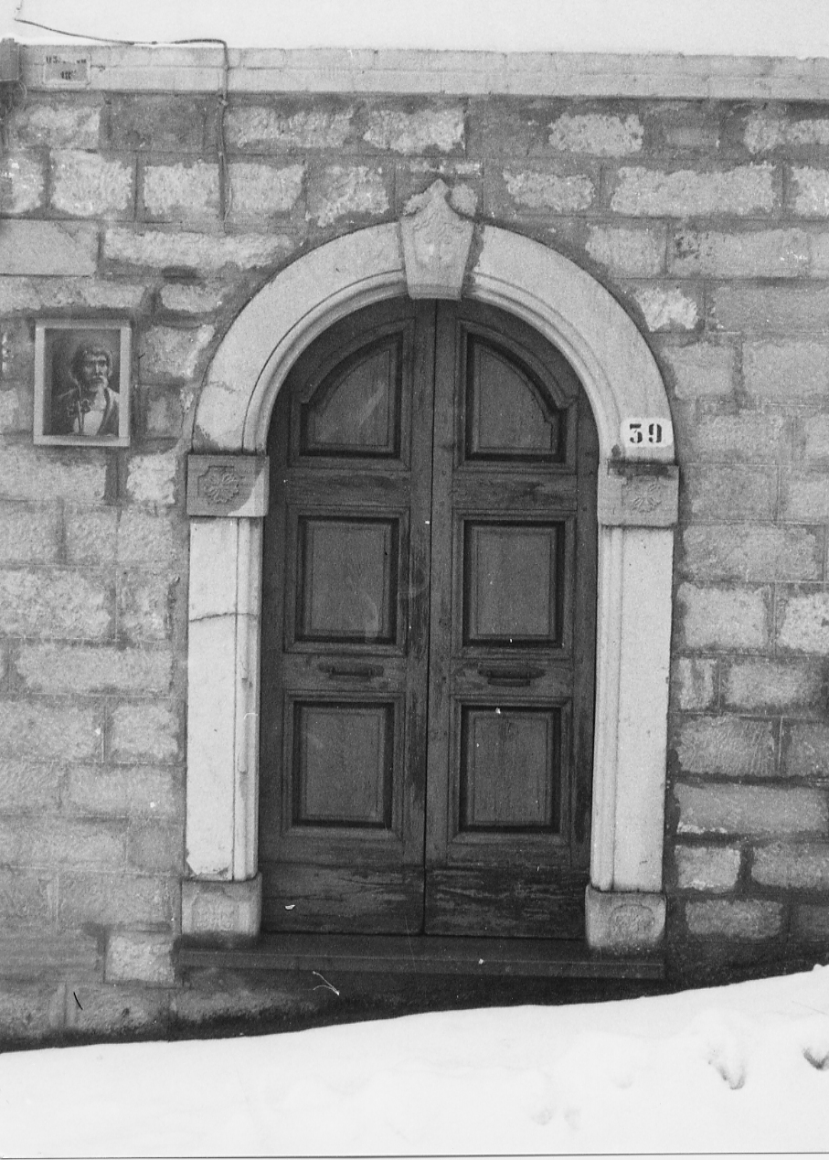 MOTIVO DECORATIVO FLOREALE (portale, elemento d'insieme) - bottega abruzzese (sec. XIX)