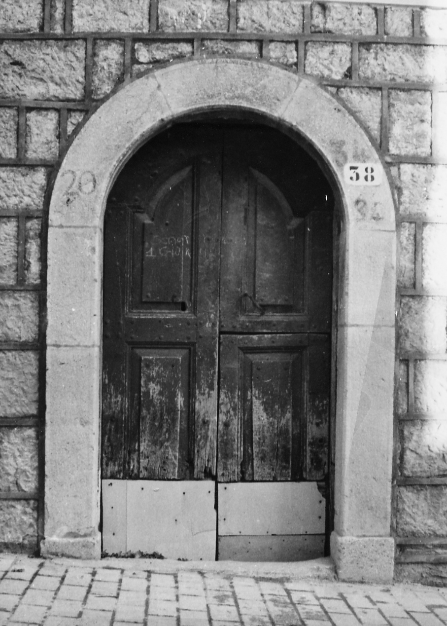 portale, elemento d'insieme - bottega abruzzese (sec. XX)