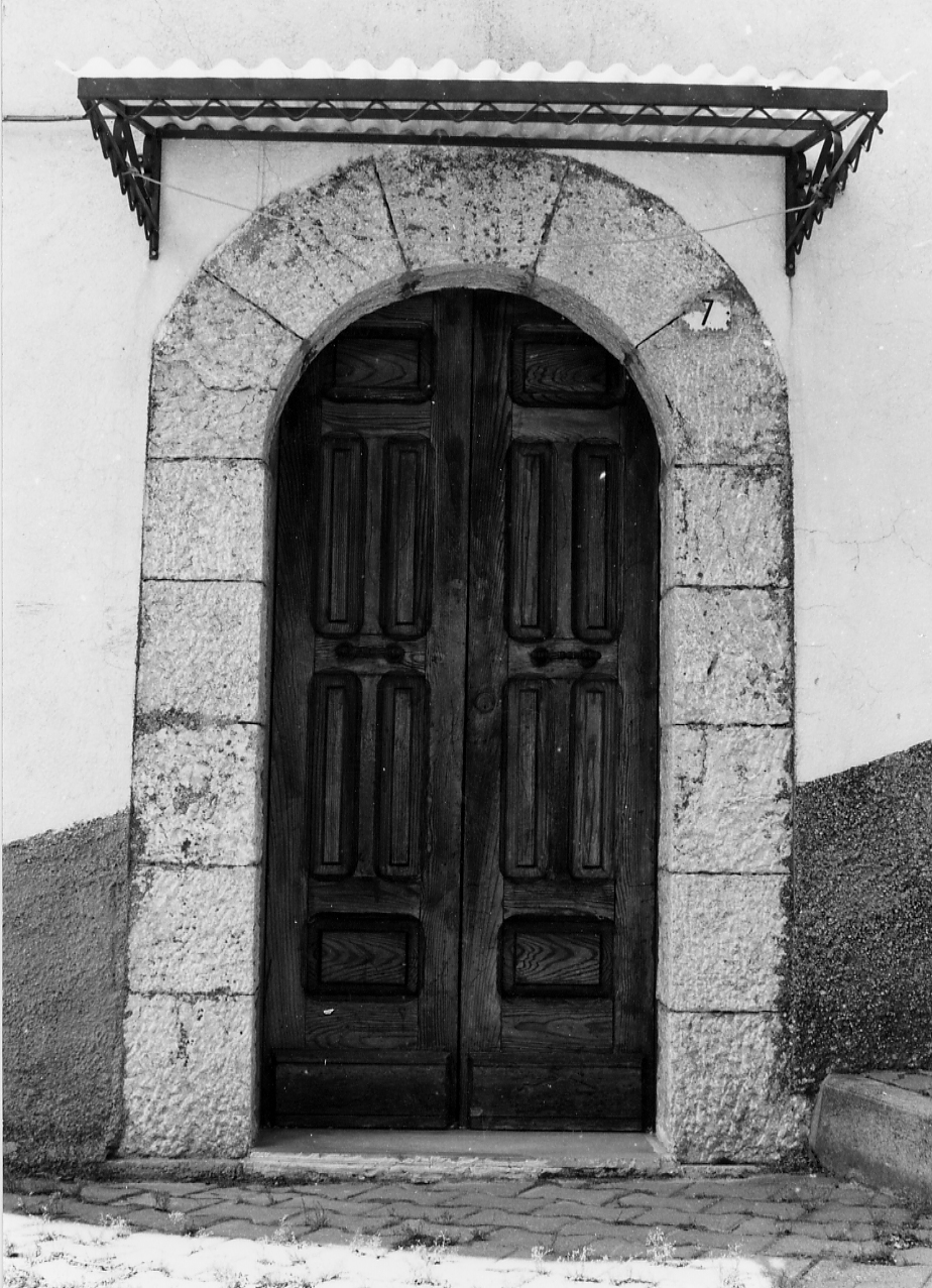 portale, elemento d'insieme - bottega abruzzese (sec. I)