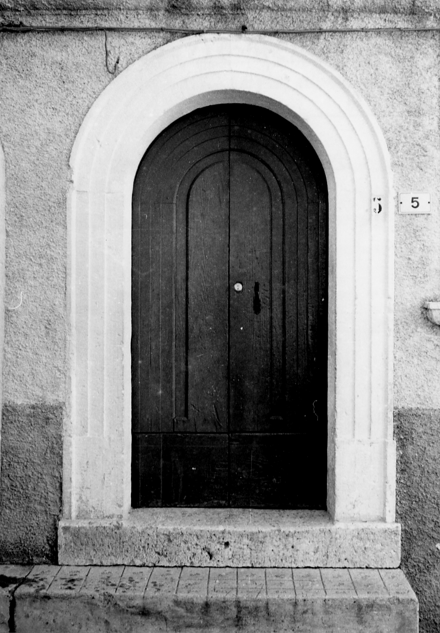 portale, elemento d'insieme - bottega abruzzese (sec. XX)