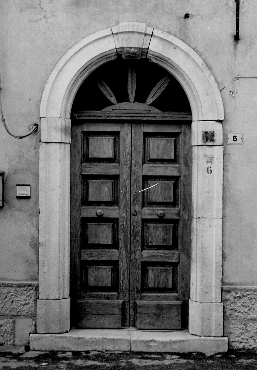 MOTIVI DECORATIVI ARCHITETTONICI (portale, elemento d'insieme) - bottega abruzzese (sec. XX)