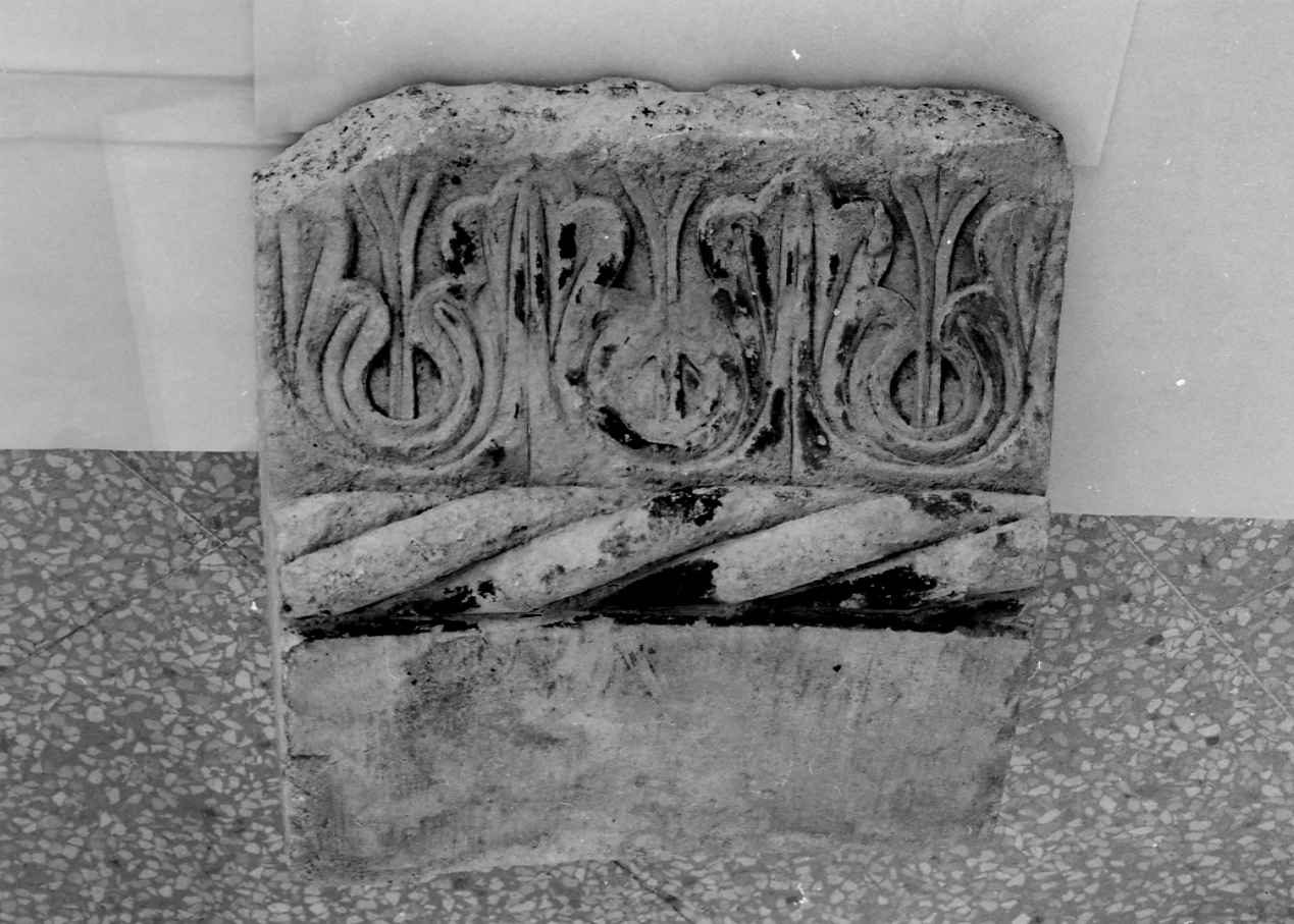 decorazione plastica, frammento - ambito abruzzese (sec. XIII)