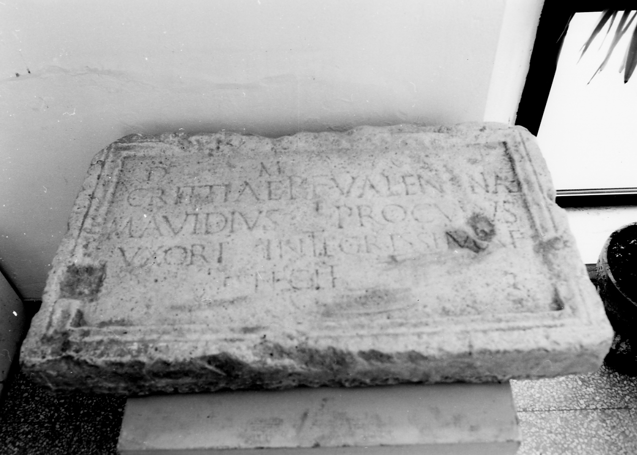 lapide tombale, opera isolata - ambito abruzzese (sec. I)