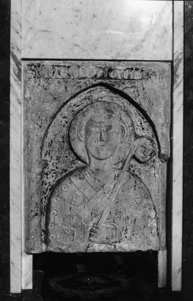 lastra tombale, frammento - bottega abruzzese (sec. XIII)