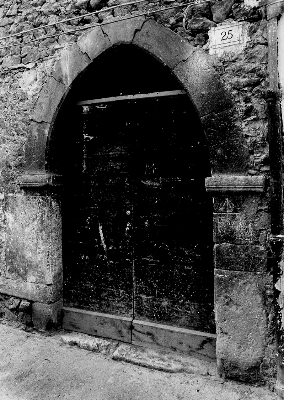 portale, opera isolata - ambito abruzzese (fine/inizio secc. XIV/ XV)