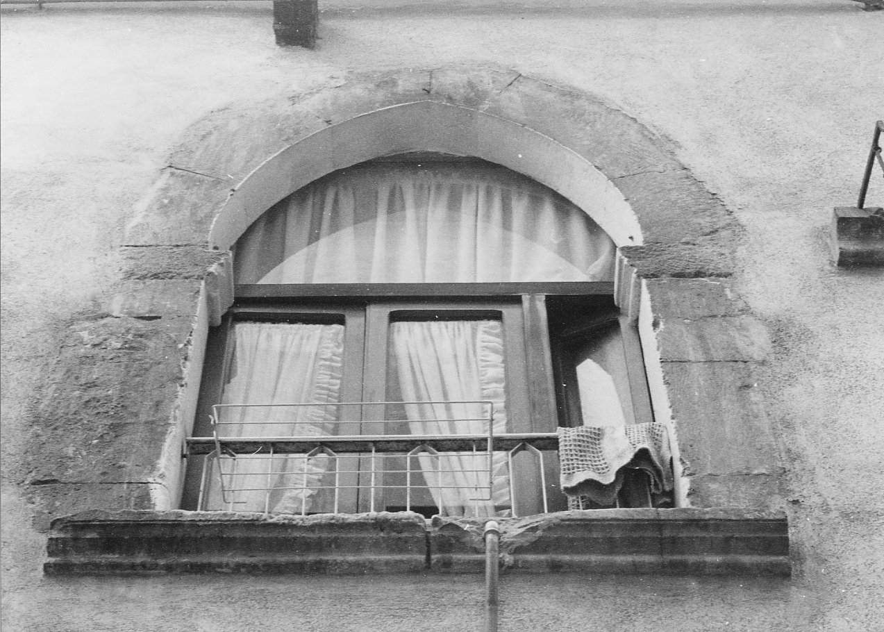 mostra di finestra, opera isolata - ambito abruzzese (fine/inizio secc. XIV/ XV)