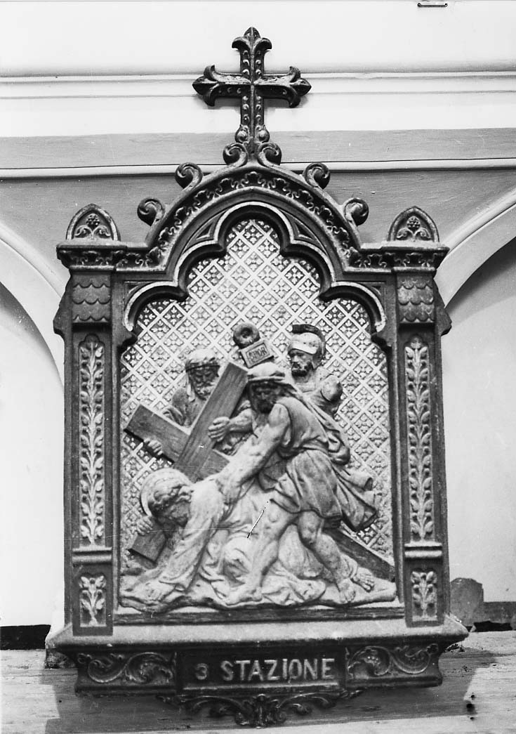 STAZIONE III: GESU' CADE SOTTO LA CROCE LA PRIMA VOLTA (rilievo) - ambito Italia centrale (sec. XIX)