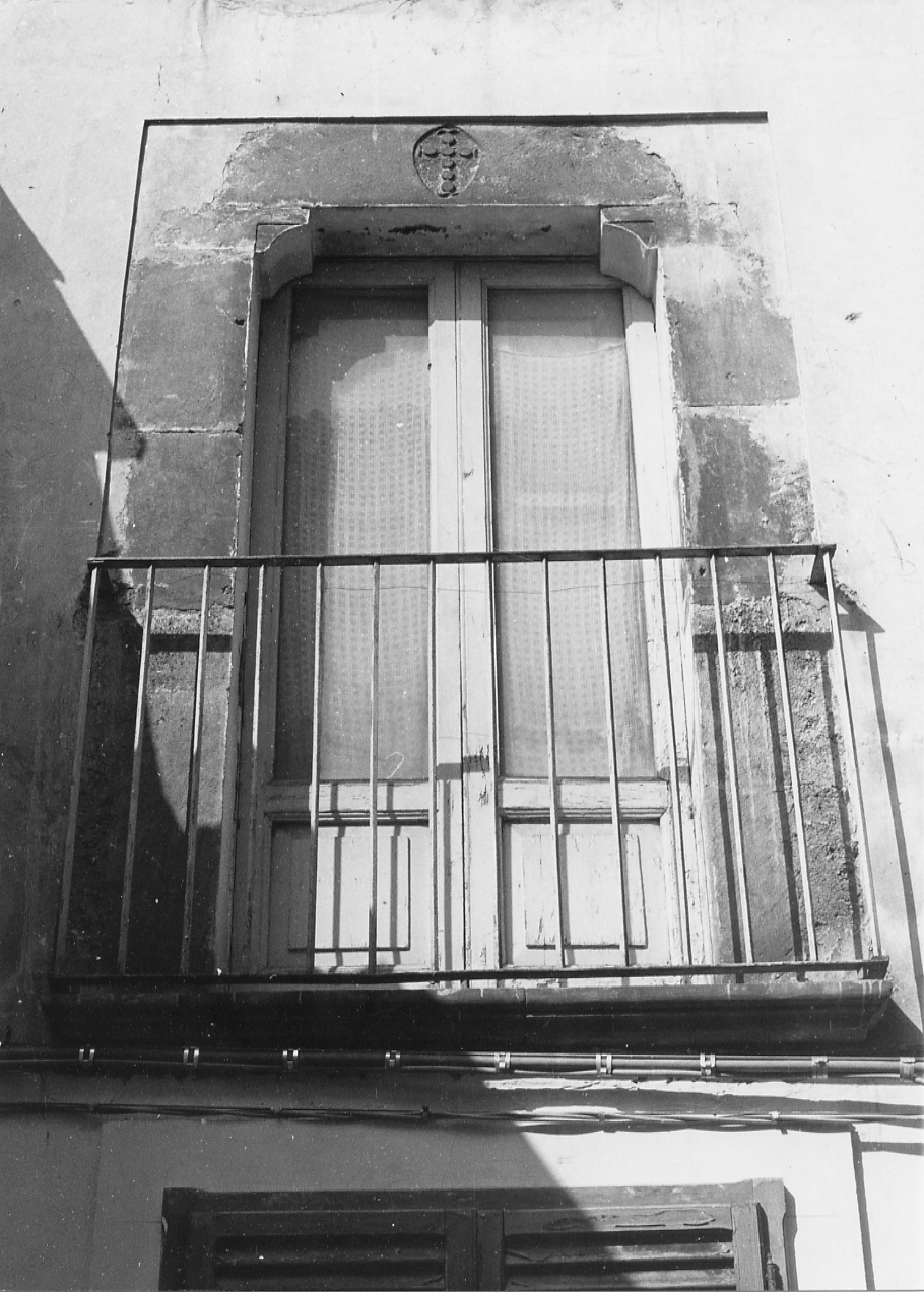 porta finestra, opera isolata - ambito abruzzese (fine sec. XV)