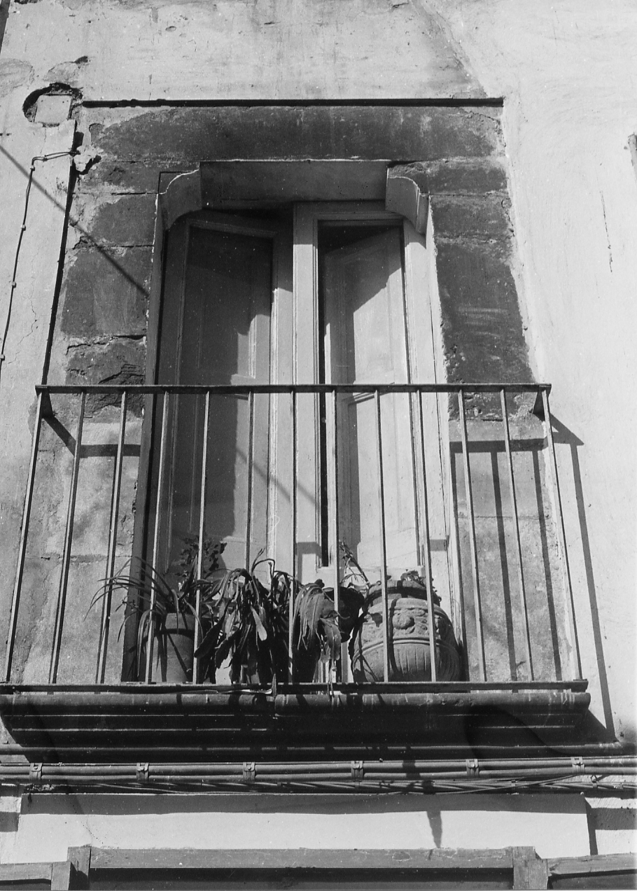 porta finestra, opera isolata - ambito abruzzese (fine sec. XV)