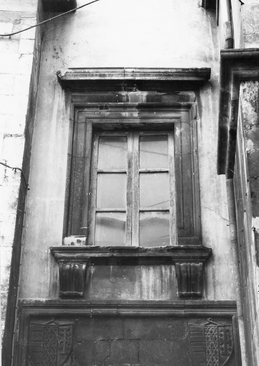 mostra di finestra, opera isolata - ambito abruzzese (sec. XV)