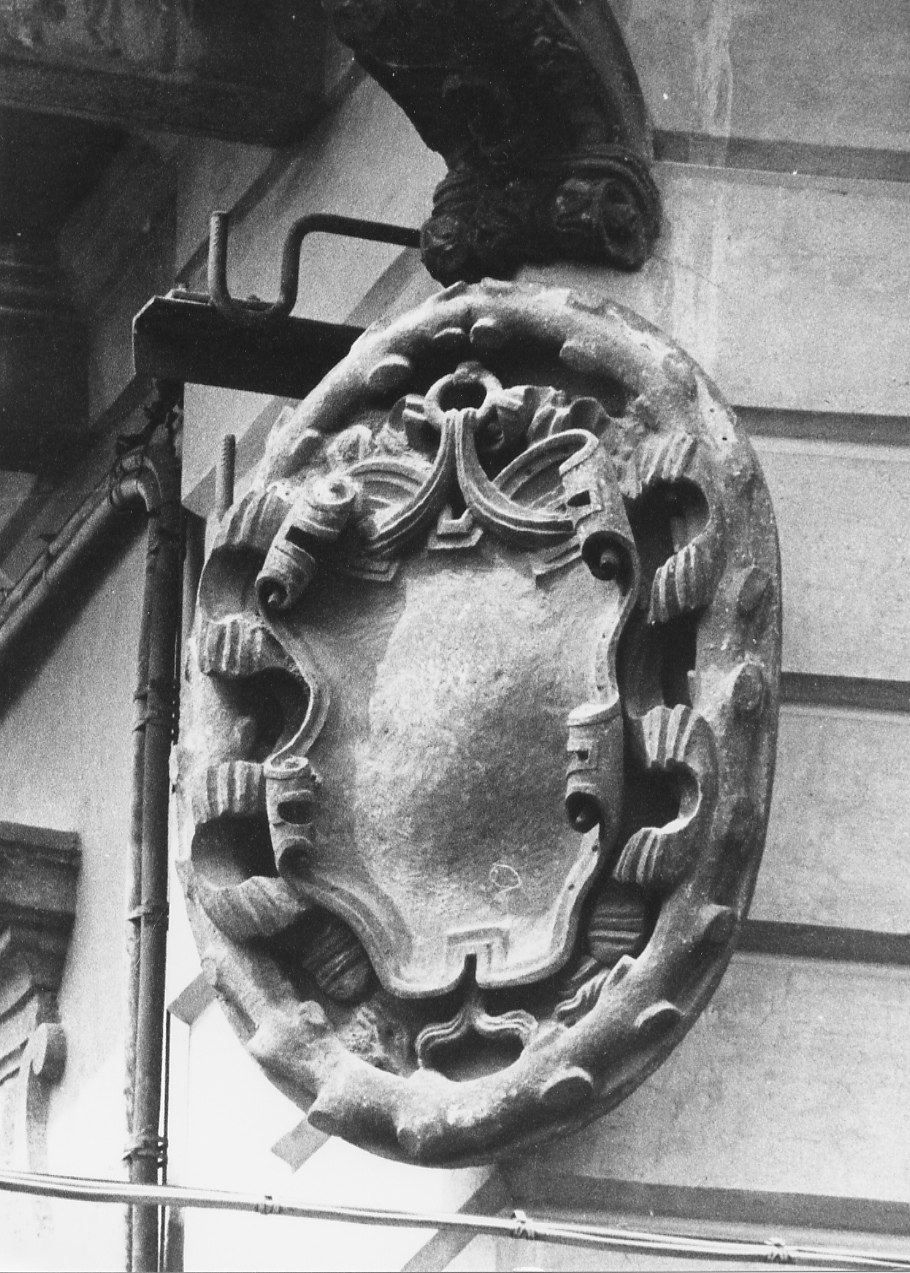 STEMMA GENTILIZIO (scultura, opera isolata) - ambito abruzzese (sec. XVIII)