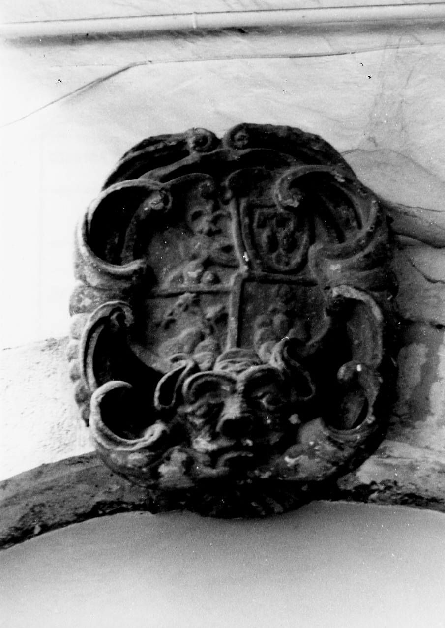 STEMMA GENTILIZIO (rilievo, opera isolata) - ambito abruzzese (sec. XVIII)