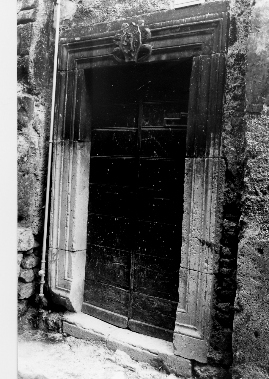 portale, opera isolata - ambito abruzzese (sec. XVI)