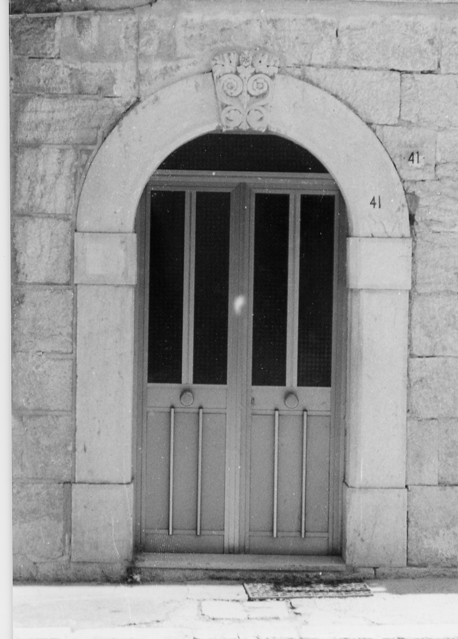 MOTIVI DECORATIVI VEGETALI (portale) - ambito abruzzese (sec. XIX)