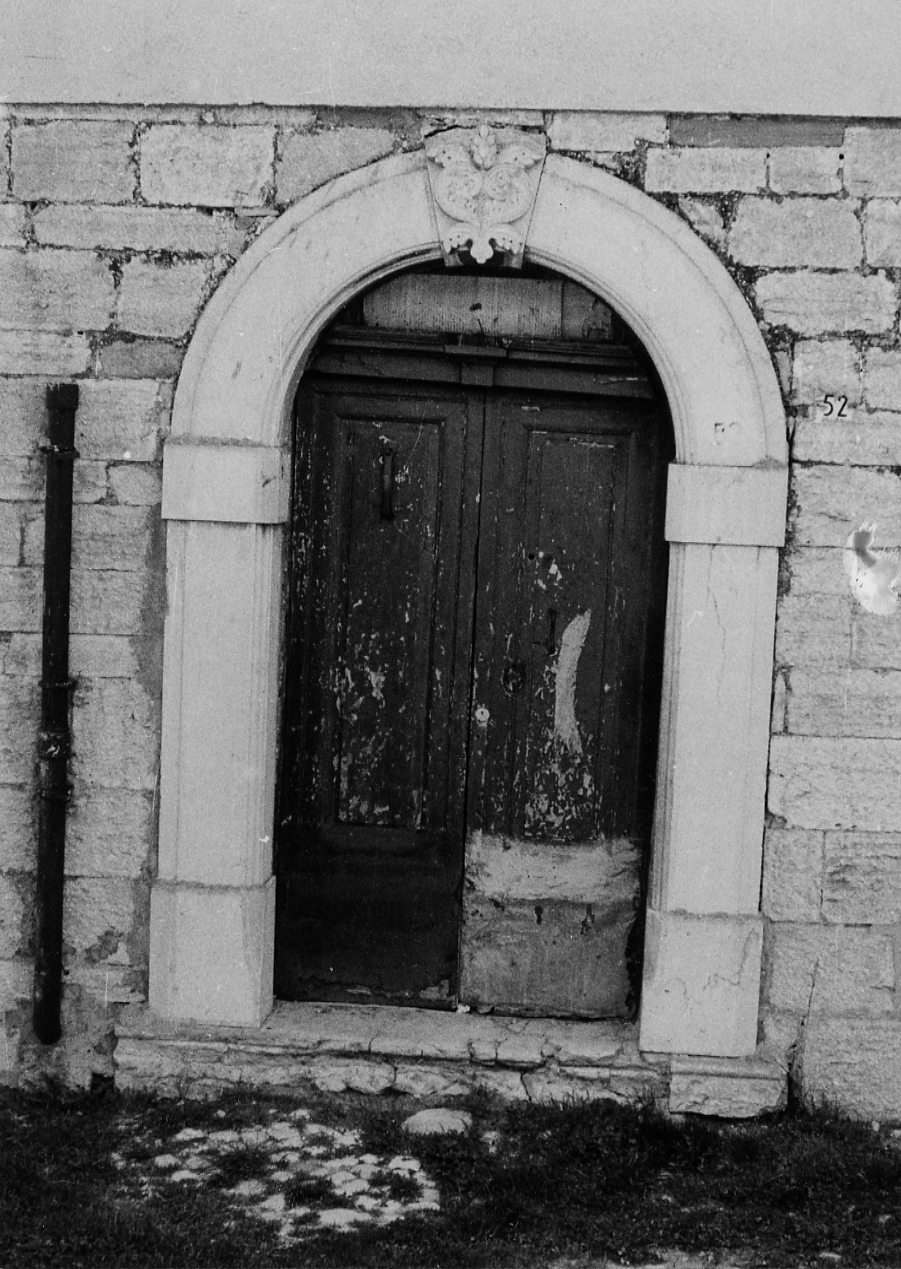 MOTIVI DECORATIVI VEGETALI (portale, elemento d'insieme) - ambito abruzzese (sec. XVIII)