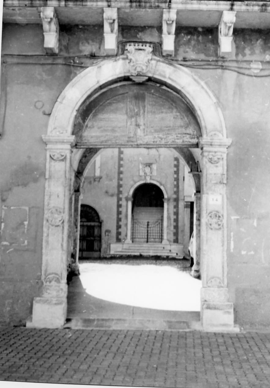 MOTIVI DECORATIVI (portale) - ambito abruzzese (sec. XVII)