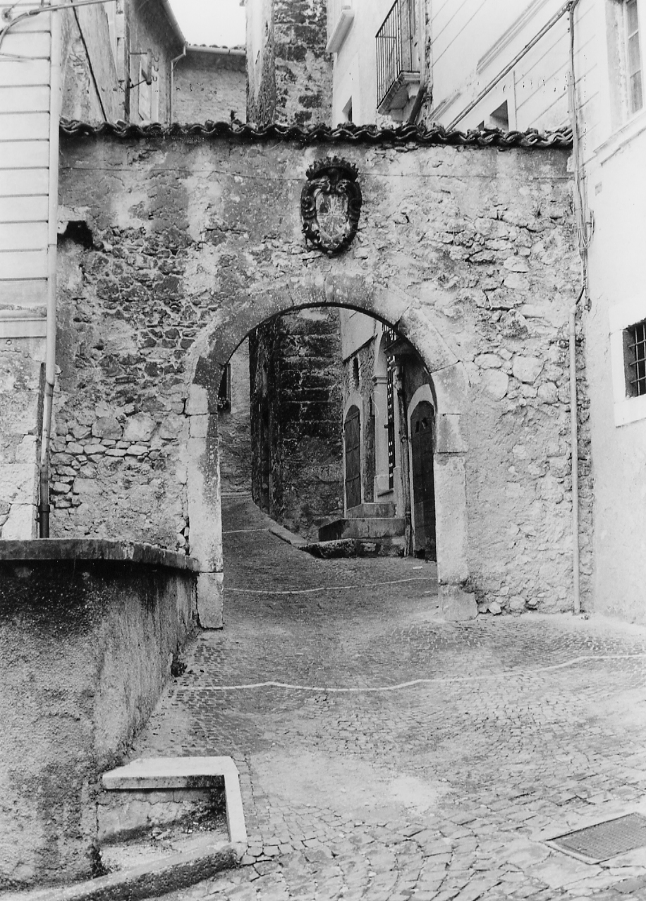 porta, opera isolata - bottega abruzzese (sec. XVII)