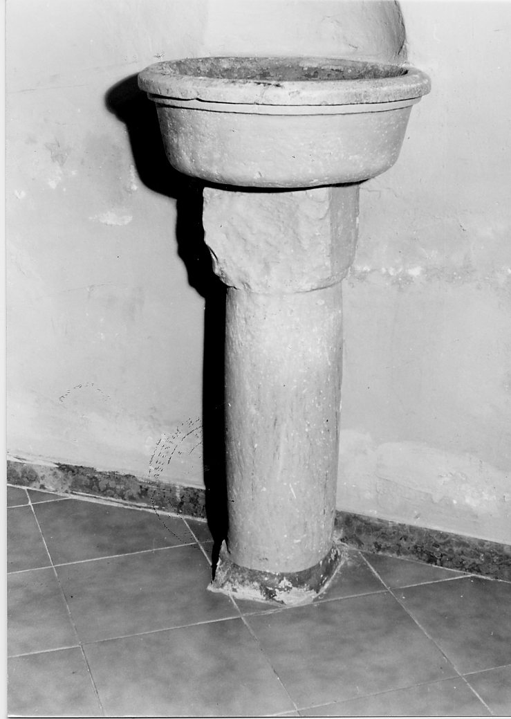 acquasantiera - a fusto - ambito abruzzese (sec. XVII)