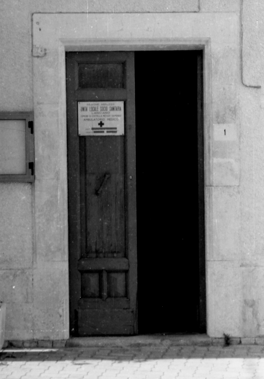 portale - bottega abruzzese (prima metà sec. XX)