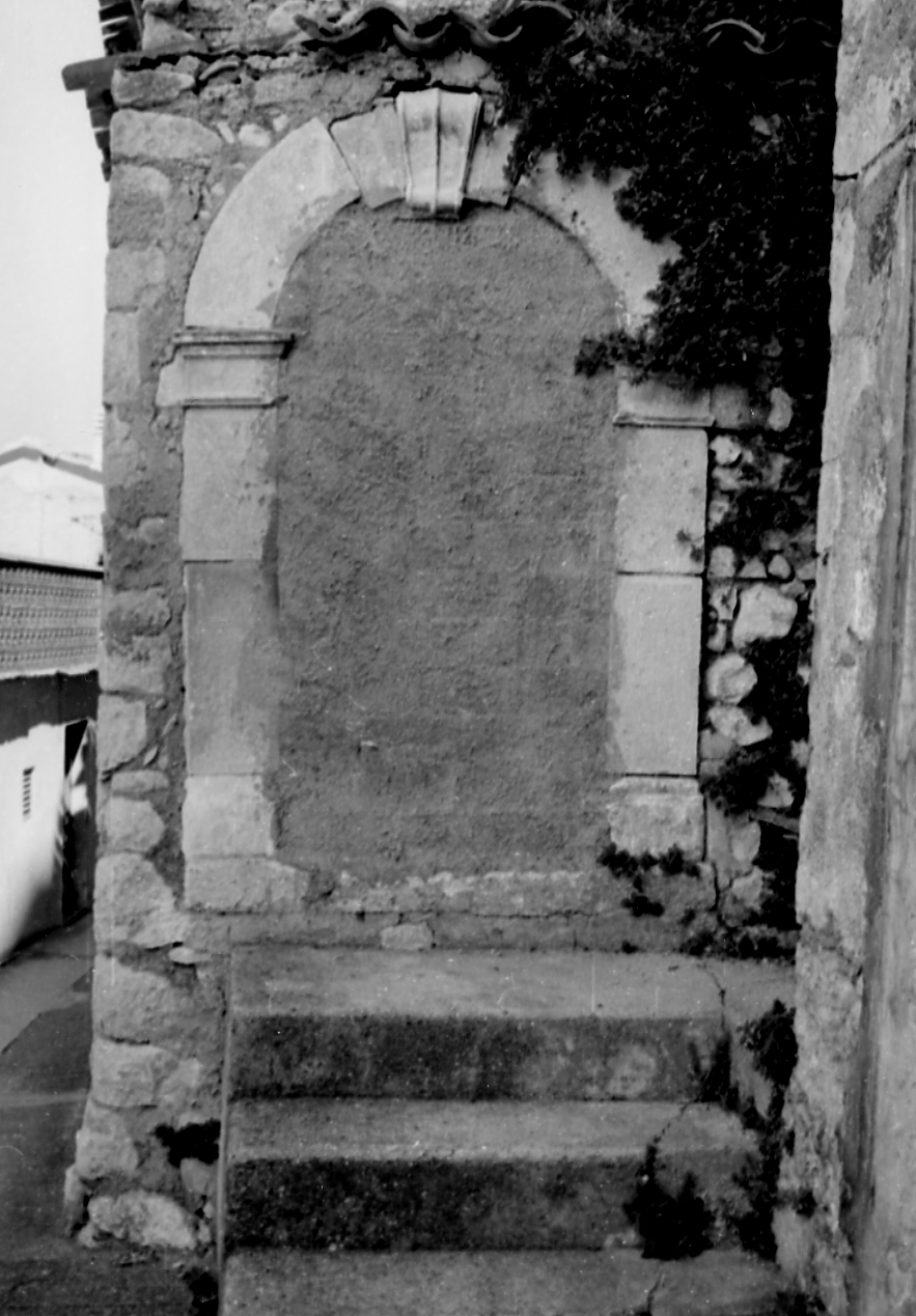 MOTIVO DECORATIVO A VOLUTE (portale) - bottega abruzzese (sec. XIX)