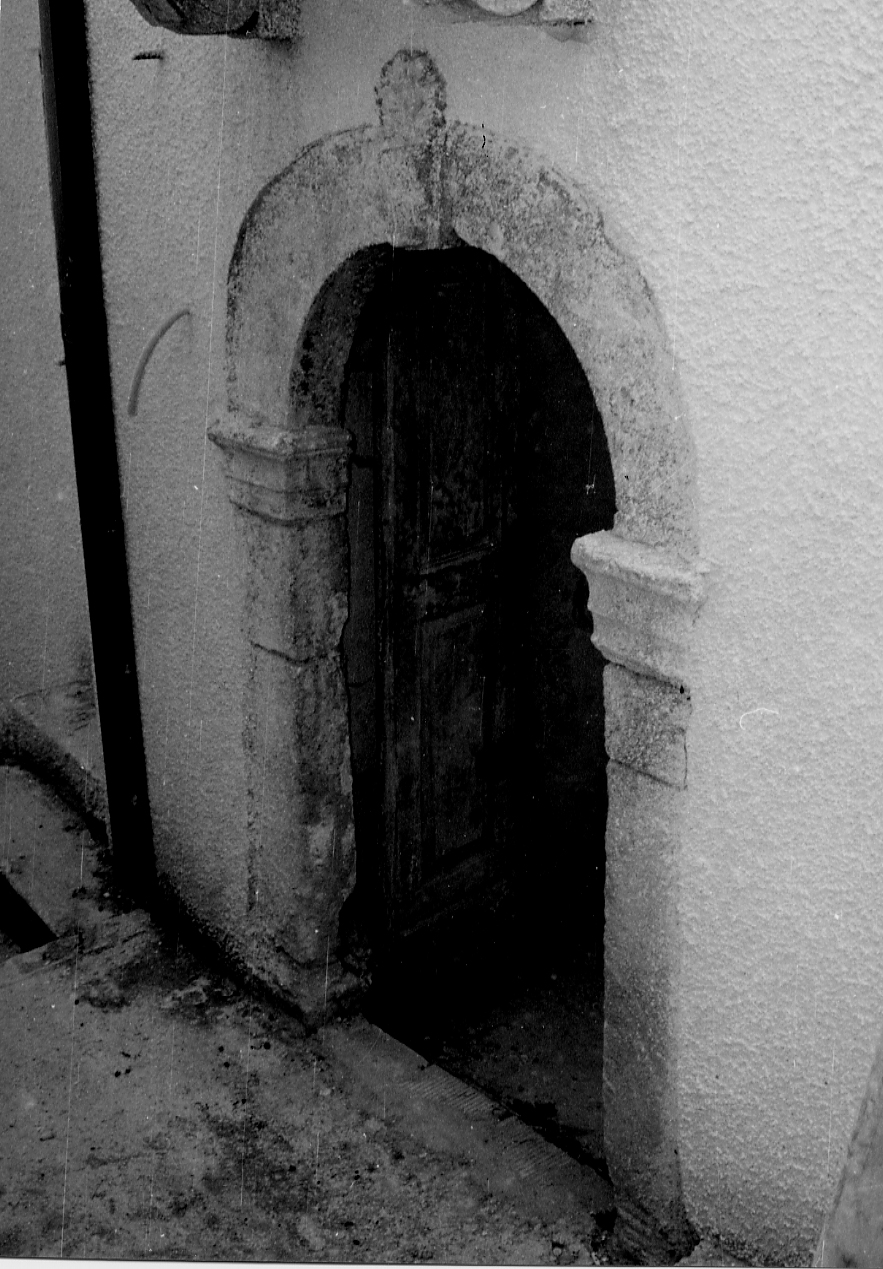 ELEMENTI DECORATIVI ARCHITETTONICI (portale) - bottega abruzzese (sec. XIX)